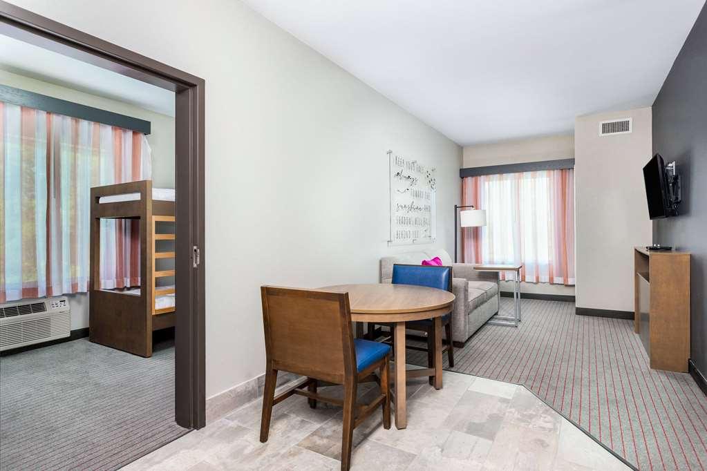 La Quinta Inn & Suites By Wyndham Augusta Fort Eisenhower Room photo