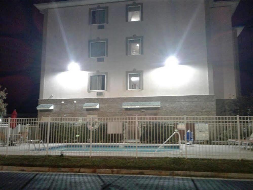 La Quinta Inn & Suites By Wyndham Augusta Fort Eisenhower Exterior photo